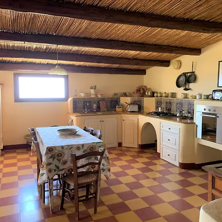 Casa Pomelia - In Centro A Malfa
